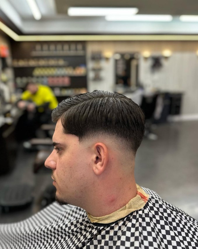 Mid Fade mit Vollbart