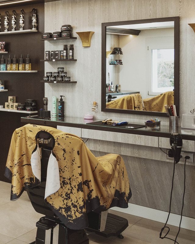 Kinder Services, Coiffeur Oskar